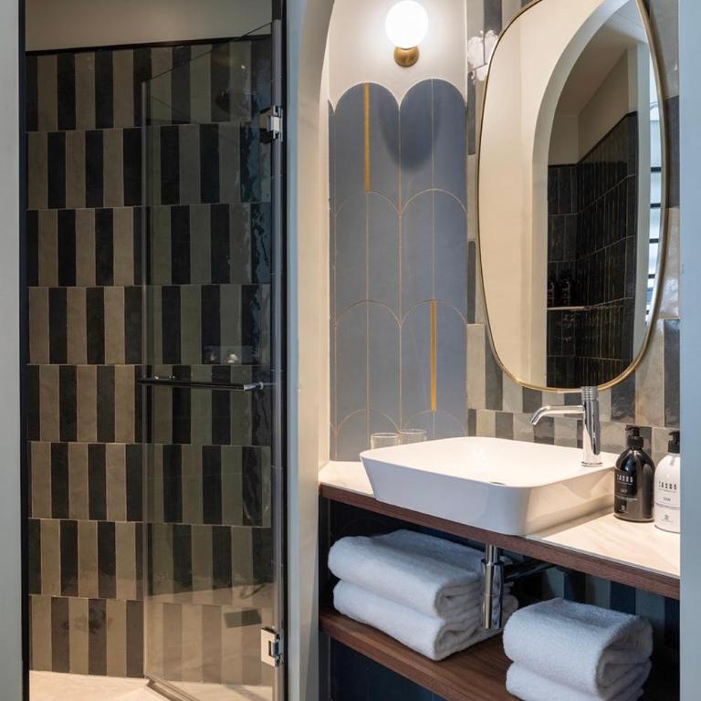 Hotel L de Lutece - Notre-Dame - King Room - 7