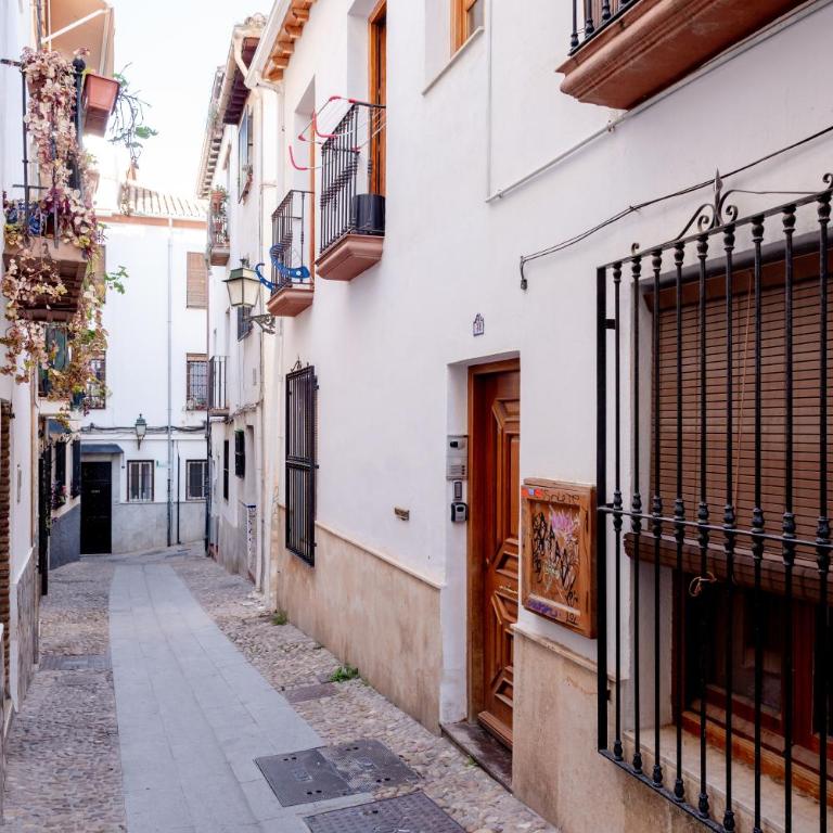 Dúplex con terraza y parking en el Albaicín - Two-Bedroom Apartment - 33