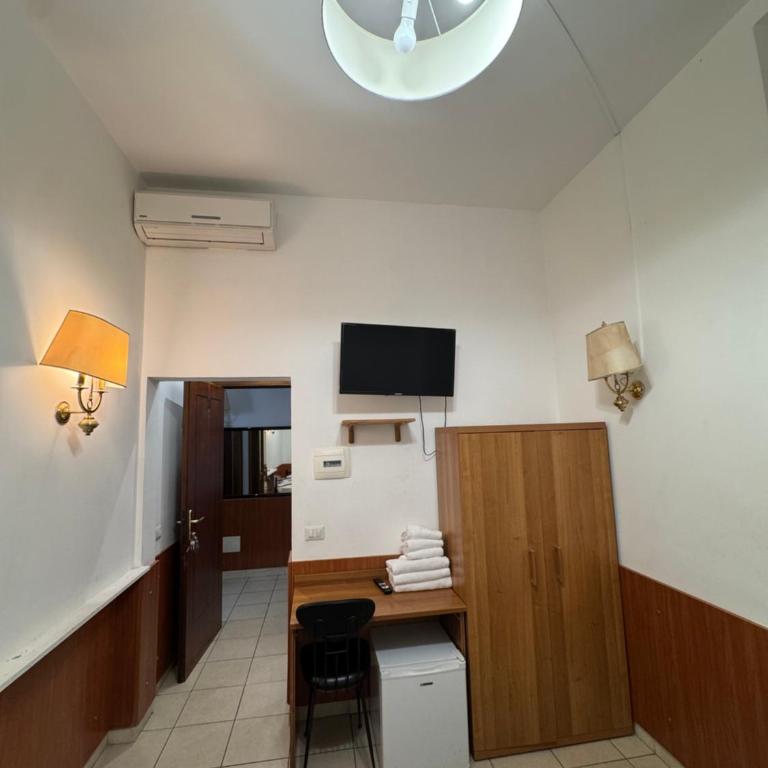 TERMINI STAR - Camera Tripla con Bagno Privato - 3