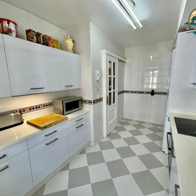 Seafront Townhouse with Stunning Mediterranean Views, community pool - Casa de 3 dormitorios - 14