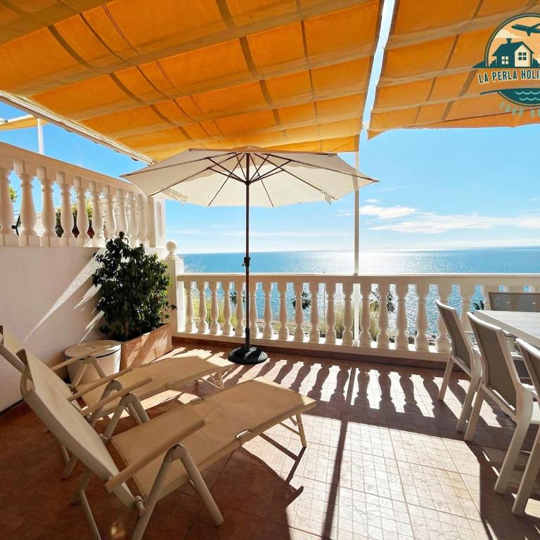 Seafront Townhouse with Stunning Mediterranean Views, community pool - Casa de 3 dormitorios - 20