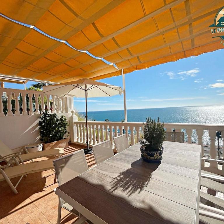 Seafront Townhouse with Stunning Mediterranean Views, community pool - Casa de 3 dormitorios - 33