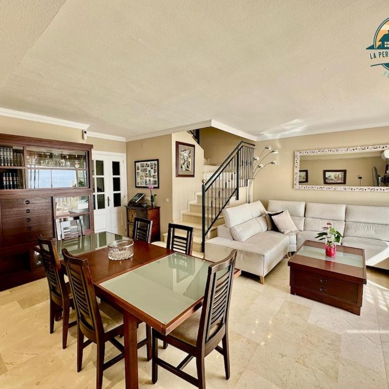 Seafront Townhouse with Stunning Mediterranean Views, community pool - Casa de 3 dormitorios - 3