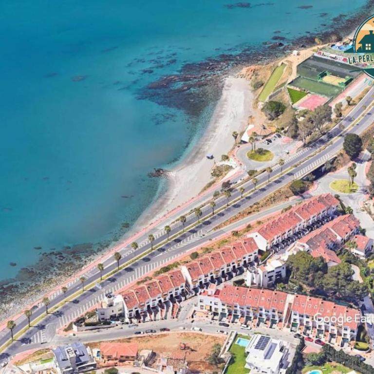 Seafront Townhouse with Stunning Mediterranean Views, community pool - Casa de 3 dormitorios - 29