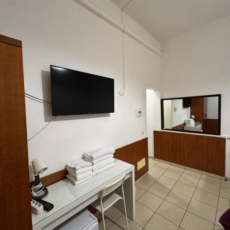 TERMINI STAR - Camera Familiare con Bagno Privato - 3