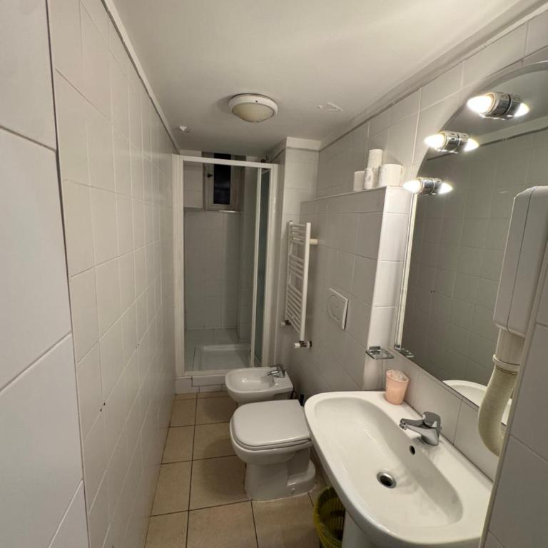 TERMINI STAR - Camera Familiare con Bagno Privato - 1