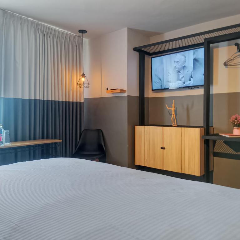Hotel NEXT - Habitación con cama extragrande. - 3