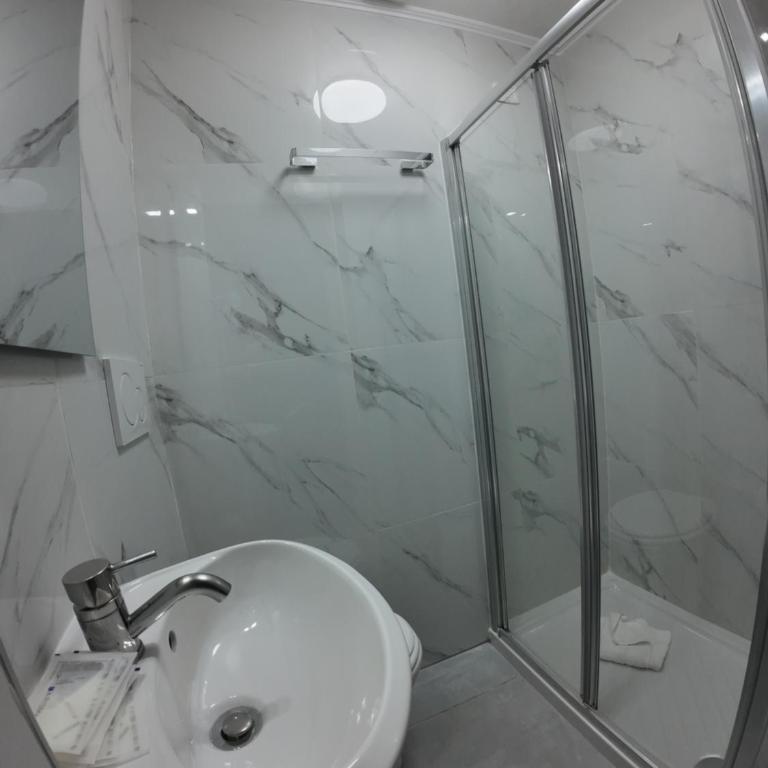 KayDee GuestHouse - Camera Tripla con Bagno Privato - 8
