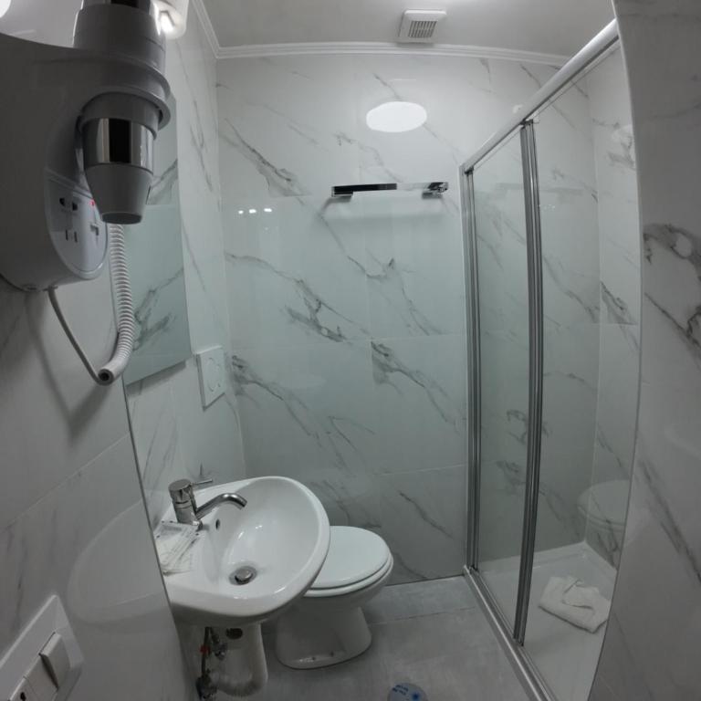 KayDee GuestHouse - Camera Tripla con Bagno Privato - 9