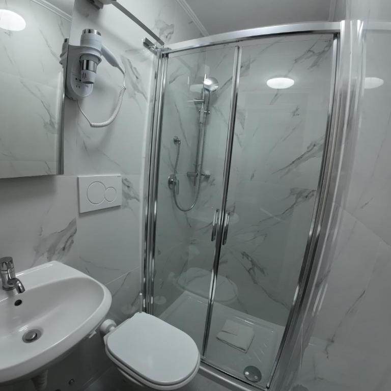 KayDee GuestHouse - Camera Tripla con Bagno Privato - 10