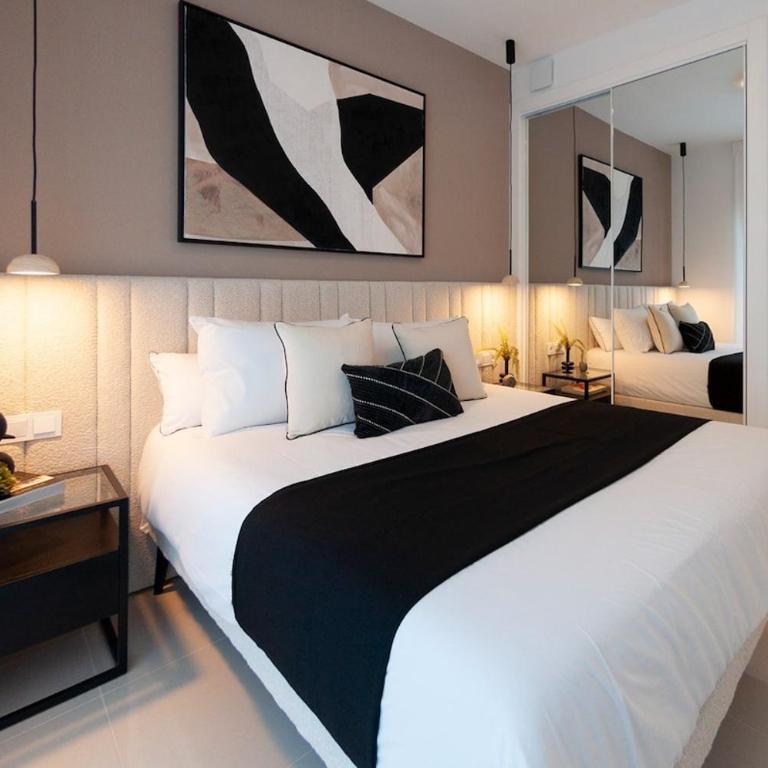 Luxury Apartment La Perla - Two-Bedroom Apartment with Pool View - 11