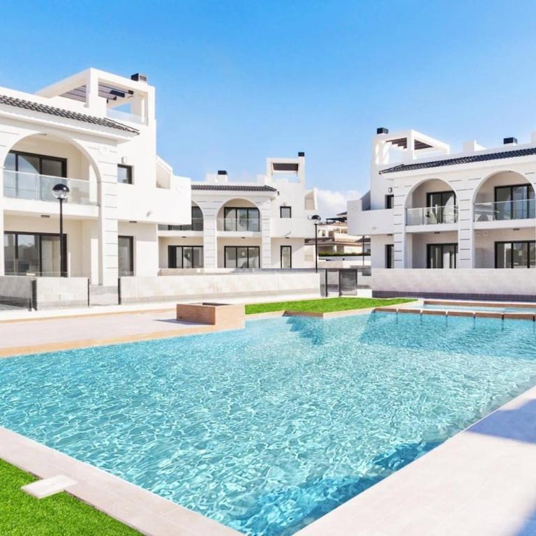 Luxury Apartment La Perla - Two-Bedroom Apartment with Pool View - 2