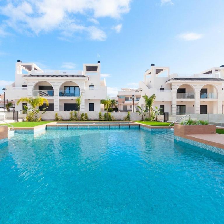 Luxury Apartment La Perla - Two-Bedroom Apartment with Pool View - 3