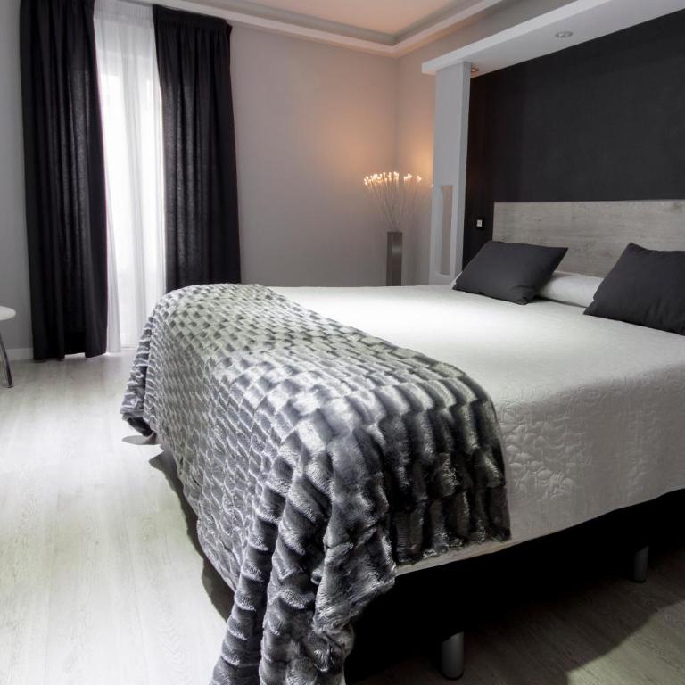Hostal Overnight Madrid - Habitación Doble - 10