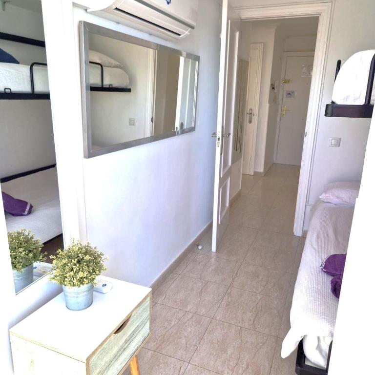 Vistas al mar. Gran salon. Playa a 1 minuto. WiFi - Two-Bedroom Apartment - 33