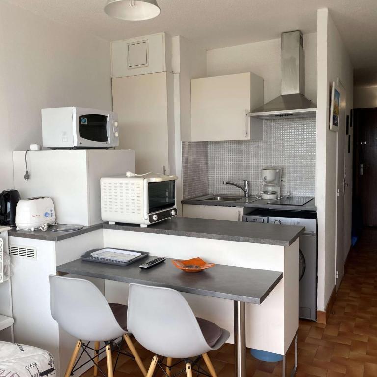 Appartement T1 lumineux avec balcon et vue sur étang à Balaruc-les-Bains - FR-1-553-295 - Apartment - 5