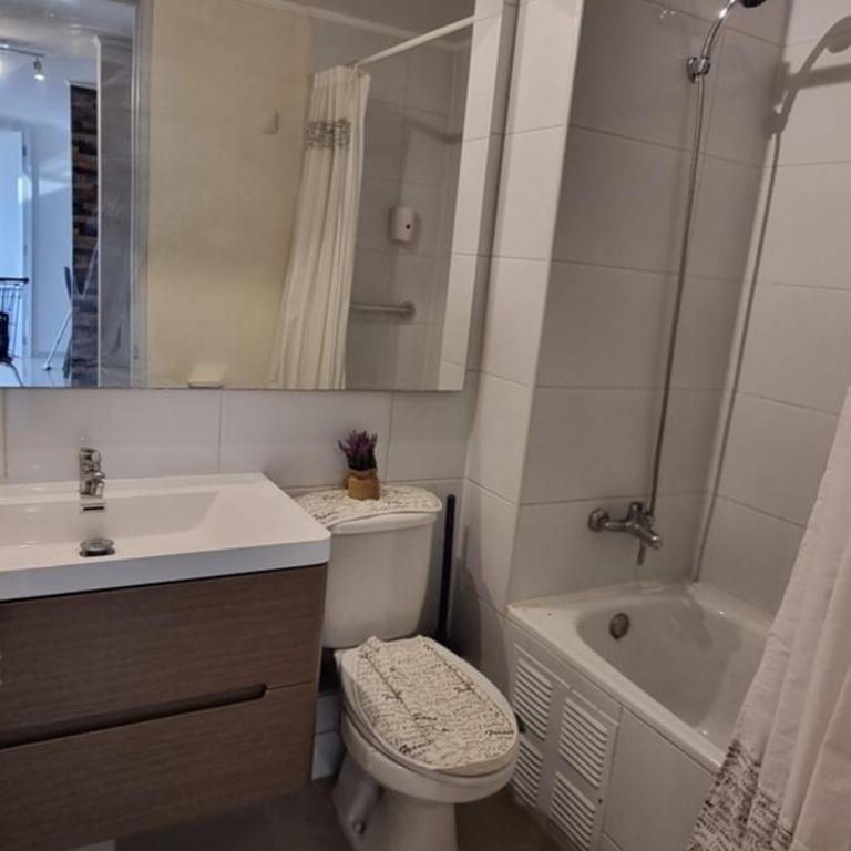 Dpto con Aire Acondicionado cerca del Mall Ñuñoa - Apartamento de 2 dormitorios - 13
