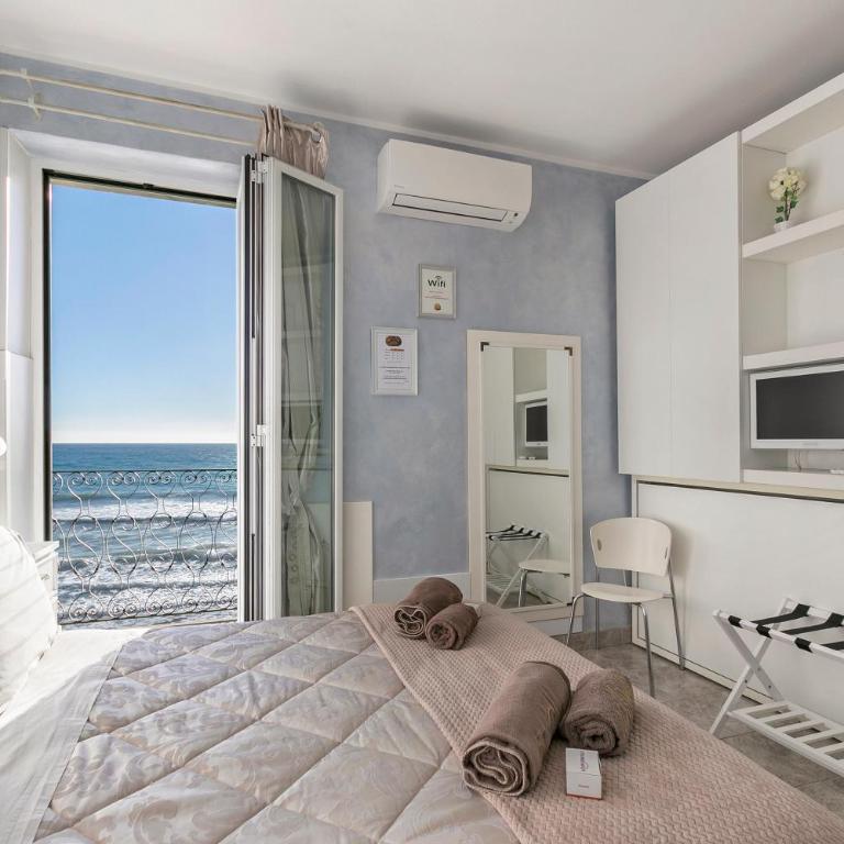 B&B Da Giueli Rooms On The Seafront - Camera Matrimoniale con Balcone e Vista Mare - 1