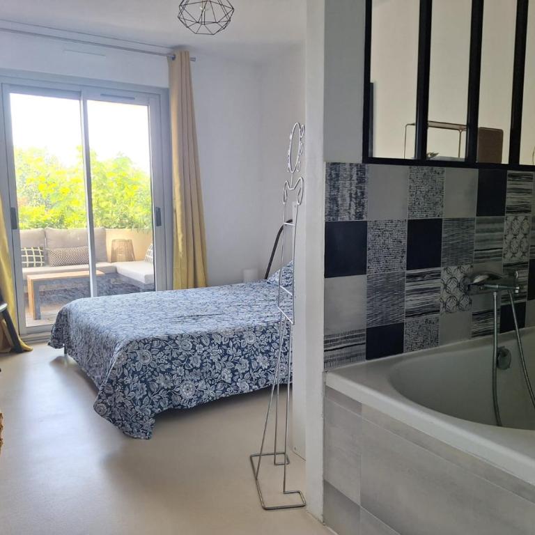 Le Rambot - appartement de charme avec grande terrasse parking centre ville - proche Bellegarde - Apartamento de 3 dormitorios - 17