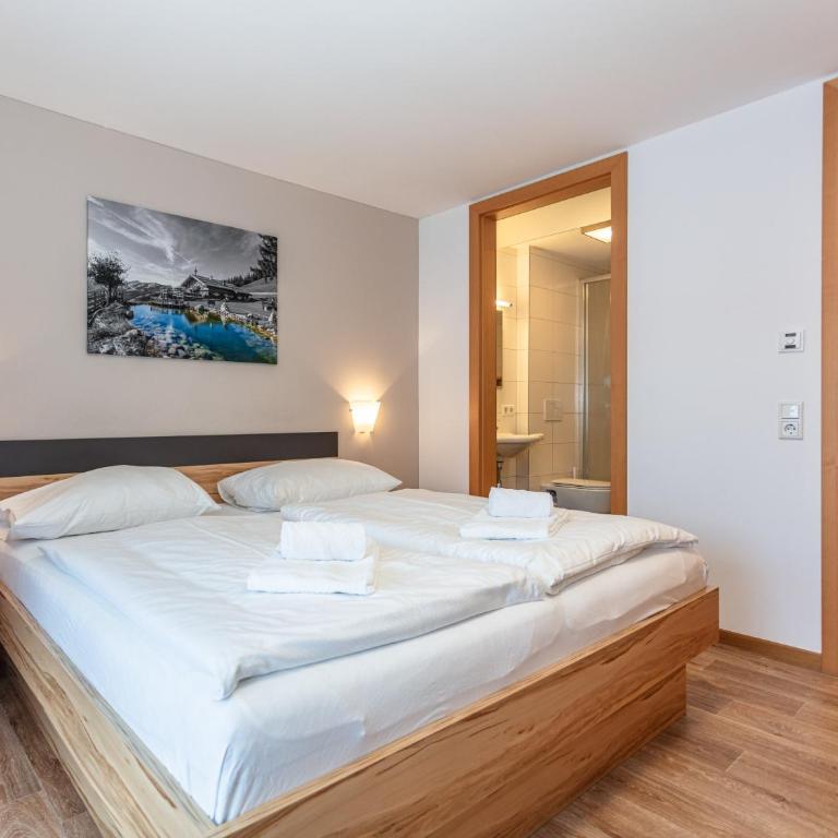 Appartements Hollin by we rent, JOKERCARD INCLUDED - Superior Apartment mit 1 Schlafzimmer und Balkon - 8
