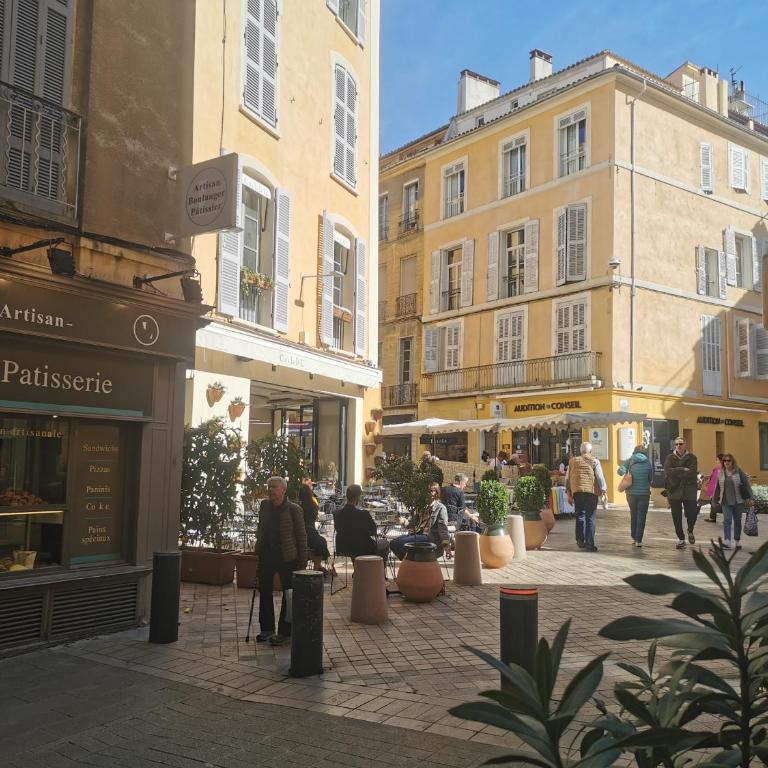 Le Yona Mirabeau - Appartement T3 Atypique situé dans le centre ville historique - proche Rotonde - Apartment mit 2 Schlafzimmern - 28