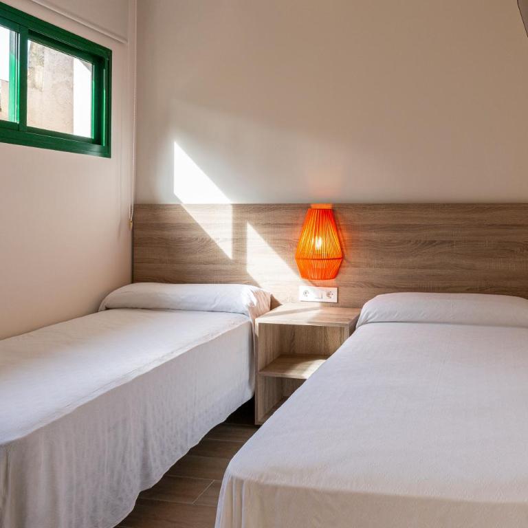Medplaya Aparthotel Sant Eloi - Apartamento con balcón y vistas a la piscina (3 adultos) - 1