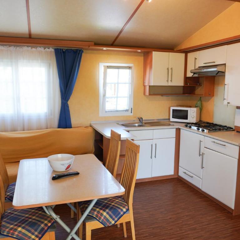 Camping Village Adriatico - Chalet con 3 Camere da Letto - 4