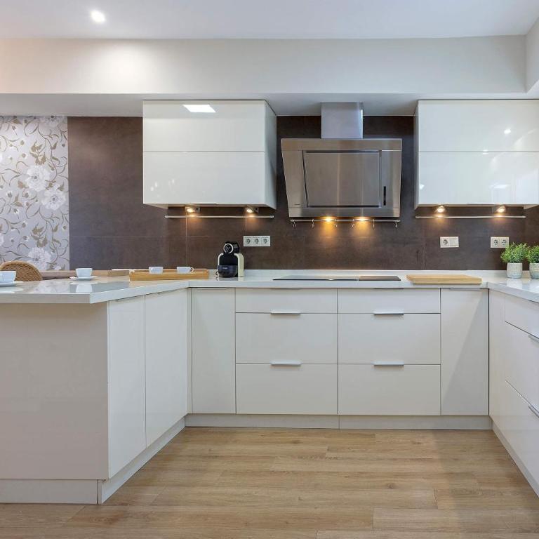 Genteel Home Paseo de la Victoria - Apartamento de 4 dormitorios con balcón - 12
