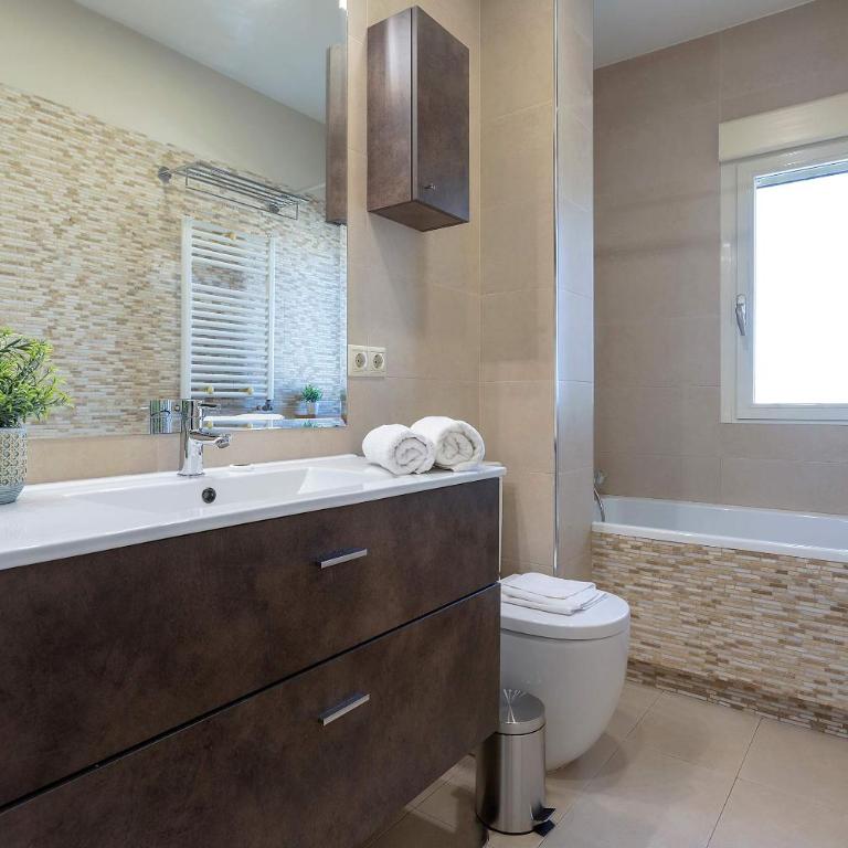 Genteel Home Paseo de la Victoria - Apartamento de 4 dormitorios con balcón - 24