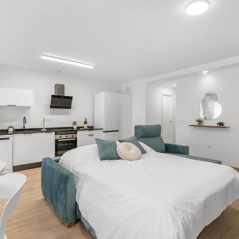 Serene Urban Retreat with AC and Wifi - Two-Bedroom Apartment - 9