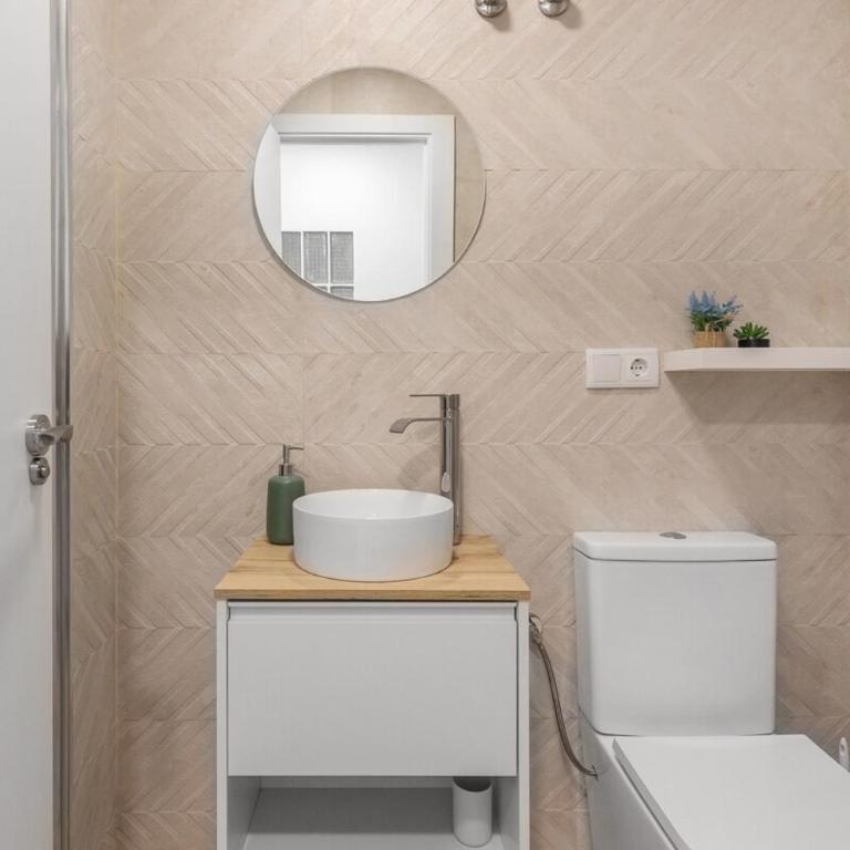 Serene Urban Retreat with AC and Wifi - Two-Bedroom Apartment - 28