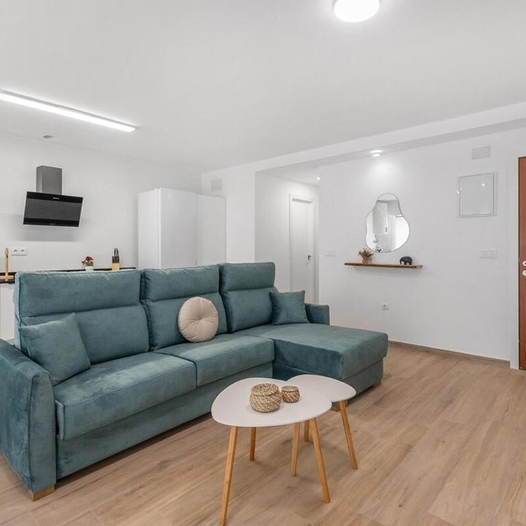 Serene Urban Retreat with AC and Wifi - Two-Bedroom Apartment - 5