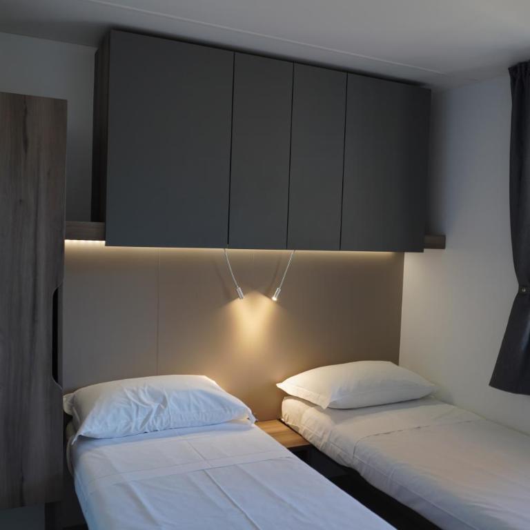 Camping Village Adriatico - Chalet Superior con 2 Camere da Letto - 9