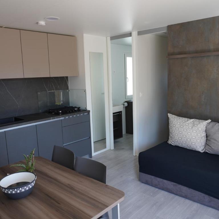 Camping Village Adriatico - Chalet Superior con 2 Camere da Letto - 10