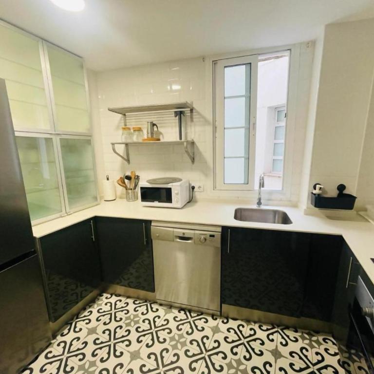 Fabuloso en el corazón de la ciudad y con garaje - Apartamento de 3 dormitorios - 54