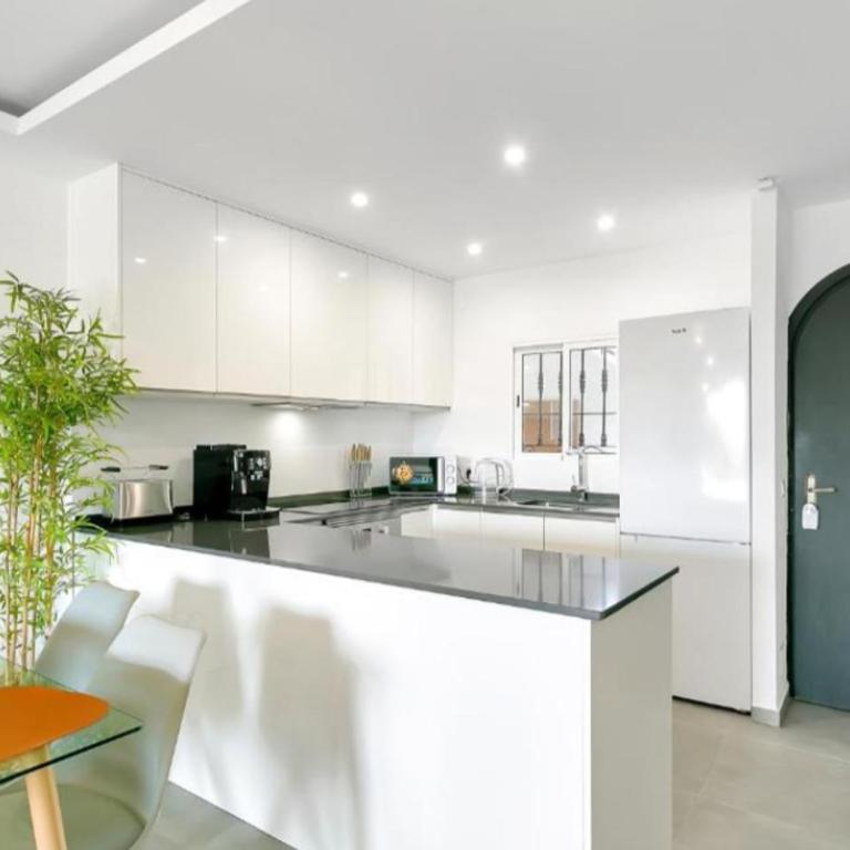 Riviera Beach - relaxing, spacious, amazing location - Two-Bedroom Apartment - 3