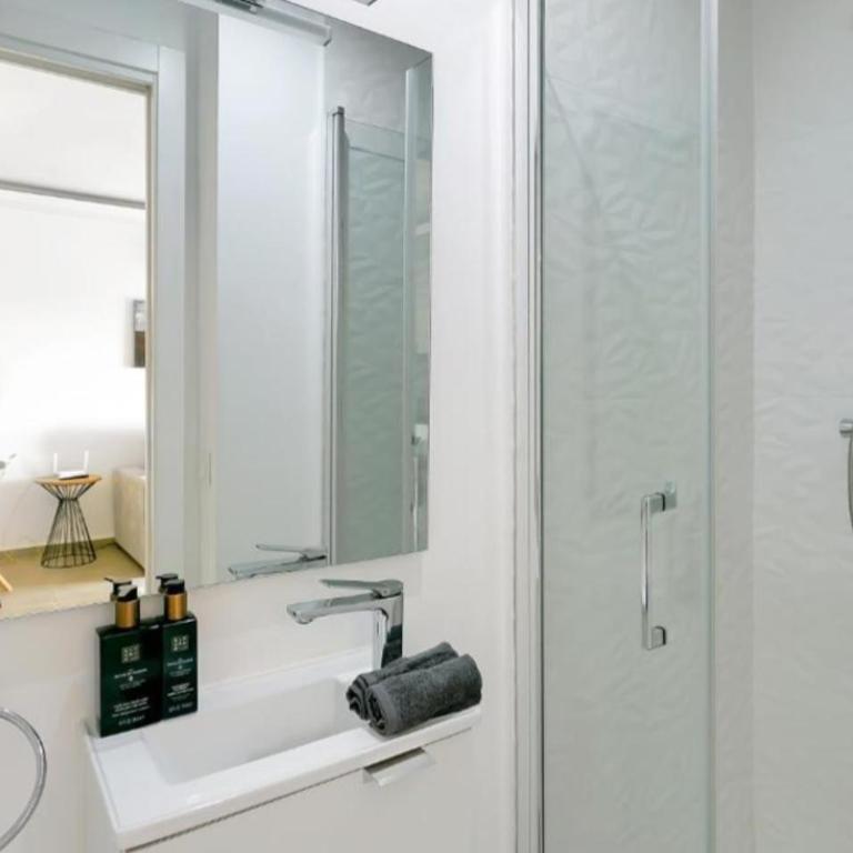 Riviera Beach - relaxing, spacious, amazing location - Two-Bedroom Apartment - 7