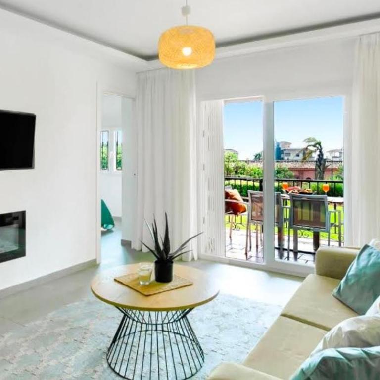 Riviera Beach - relaxing, spacious, amazing location - Two-Bedroom Apartment - 11