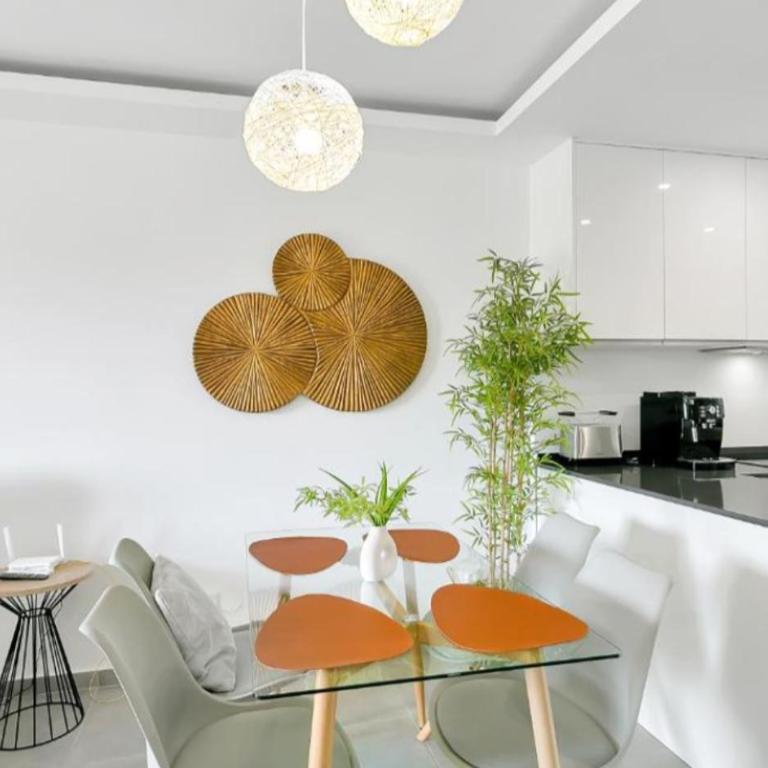 Riviera Beach - relaxing, spacious, amazing location - Two-Bedroom Apartment - 12