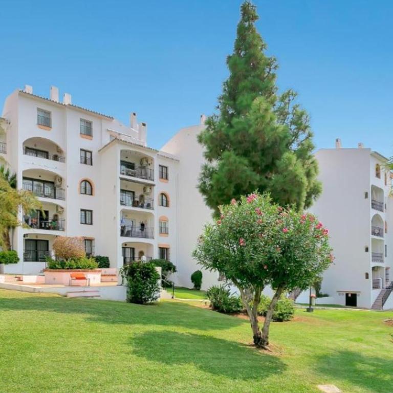 Riviera Beach - relaxing, spacious, amazing location - Two-Bedroom Apartment - 14
