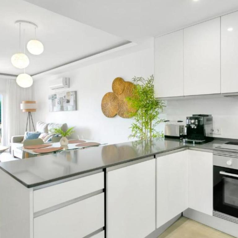 Riviera Beach - relaxing, spacious, amazing location - Two-Bedroom Apartment - 17
