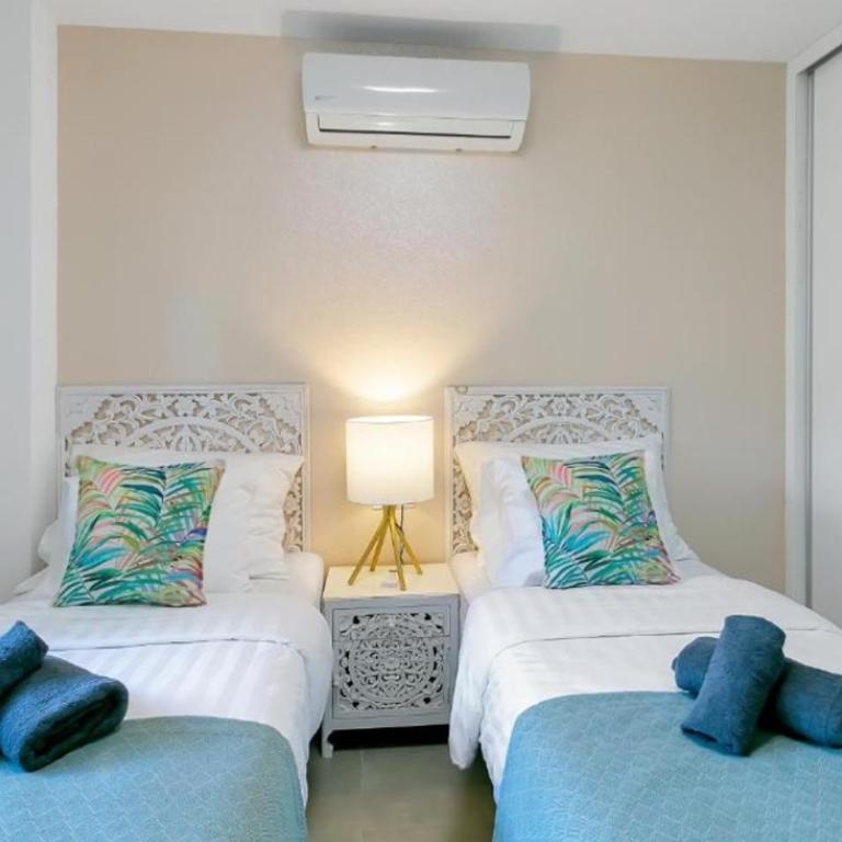 Riviera Beach - relaxing, spacious, amazing location - Two-Bedroom Apartment - 20