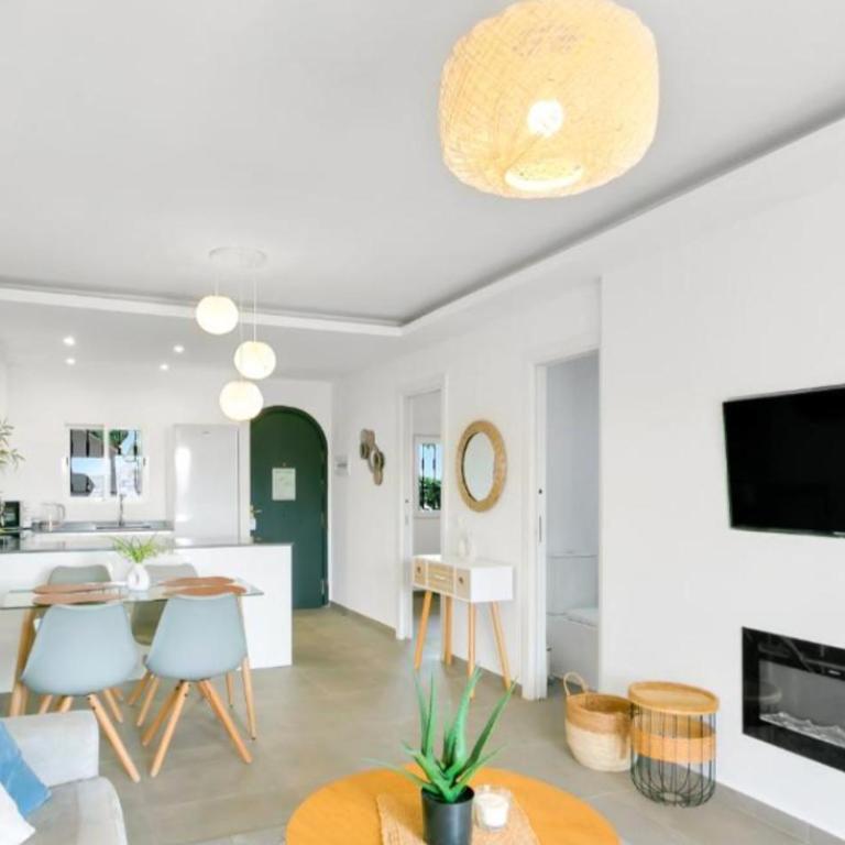 Riviera Beach - relaxing, spacious, amazing location - Two-Bedroom Apartment - 24