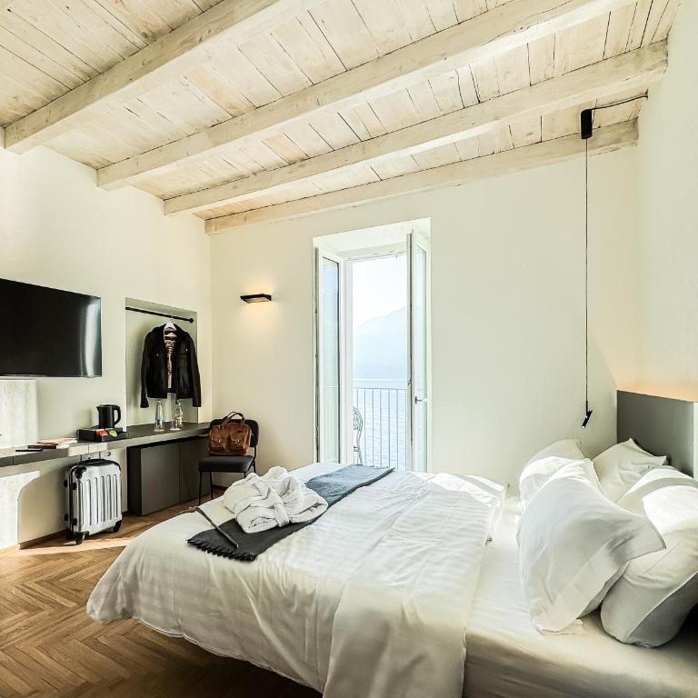 Villa Rêverie - Boutique Hotel - Deluxe Double Room with Balcony and Front Lake View - 2