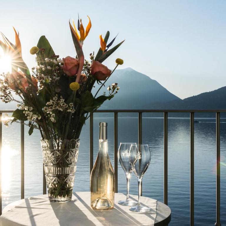 Villa Rêverie - Boutique Hotel - Deluxe Double Room with Balcony and Front Lake View - 1