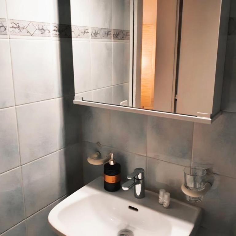 KB CityRooms Self-Check-In - Deluxe Zimmer mit Queensize-Bett - 8