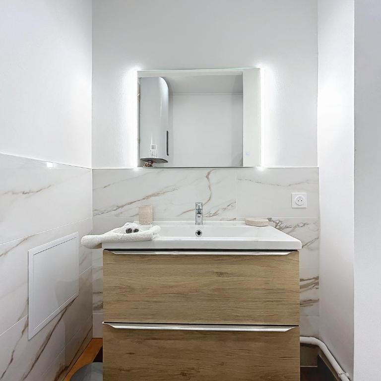 Le Petit Sud - Appartement Proche des Halles - Wifi - Appartamento con 1 Camera da Letto - 6