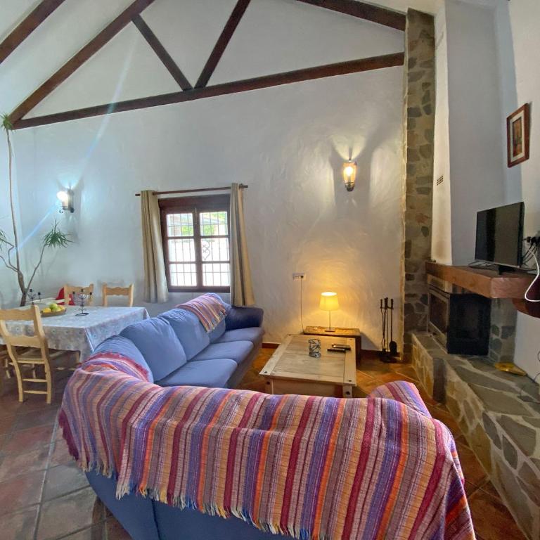Quinta Mangueta es una casa con piscina en Zahora cerca de la playa - Casa de 3 dormitorios - 11