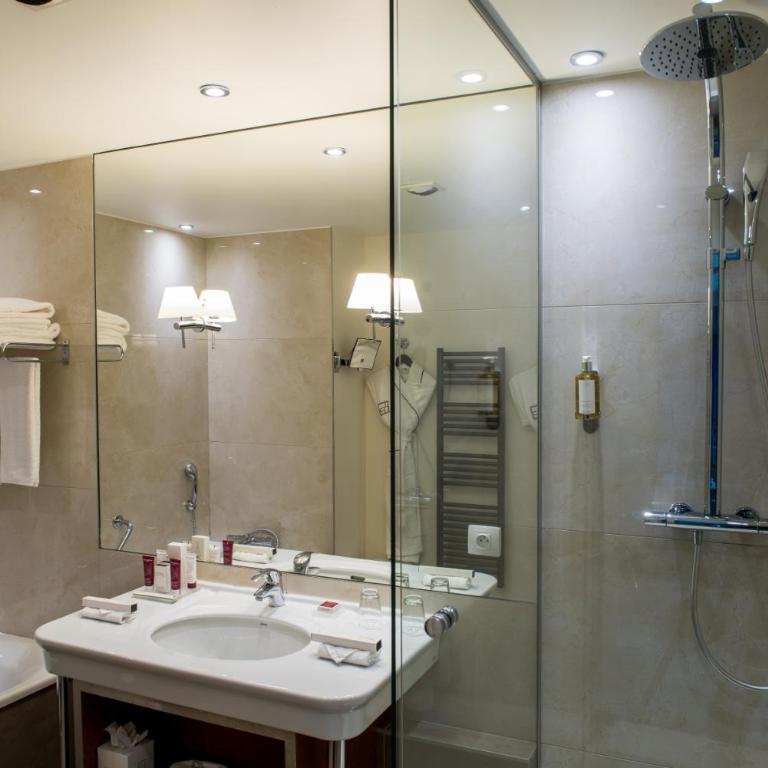 Impérial Palace - Suite Prestige Lac avec Balcon - Accès au Spa Inclus - Réservation Nécessaire - 4
