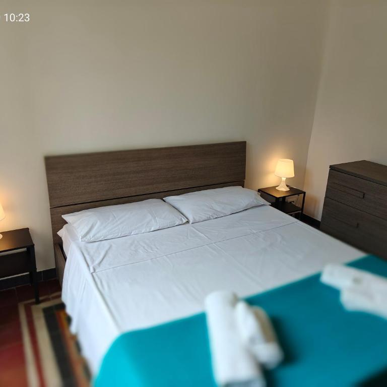 Giulio's Apartment - Two-Bedroom Apartment with Balcony - 27